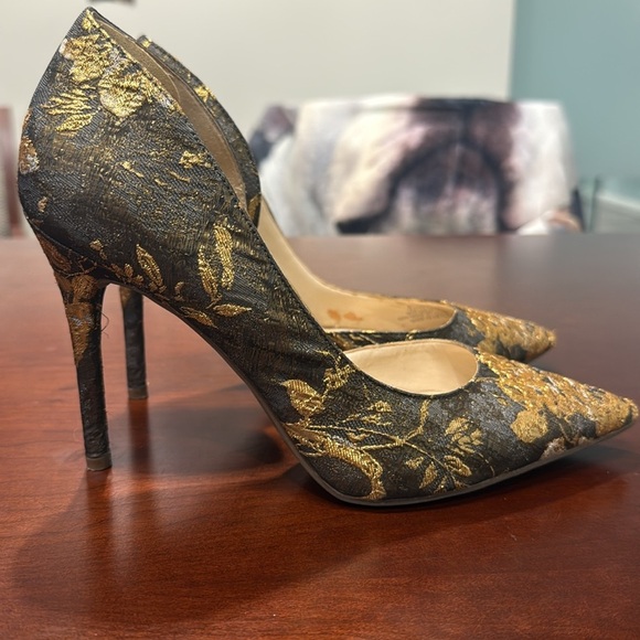 Jessica Simpson gold metallic heels - Picture 2 of 3